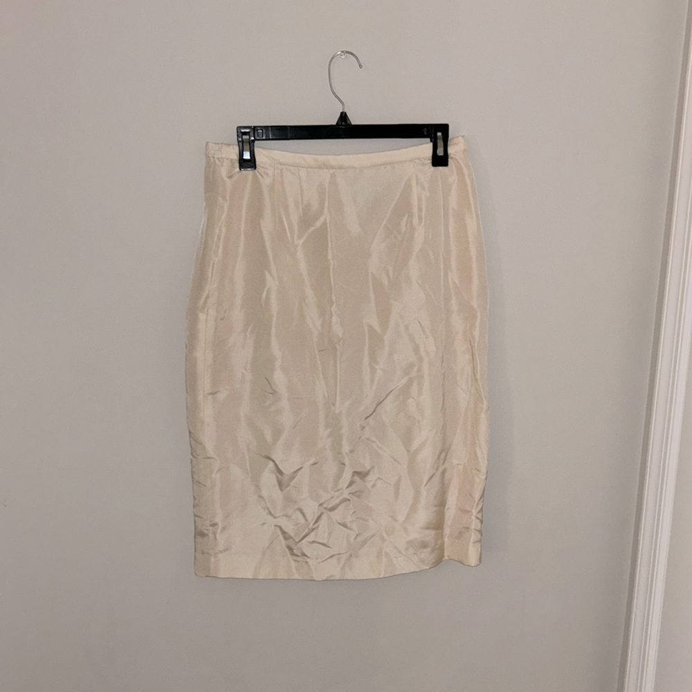Professional, zip-up silk skirt